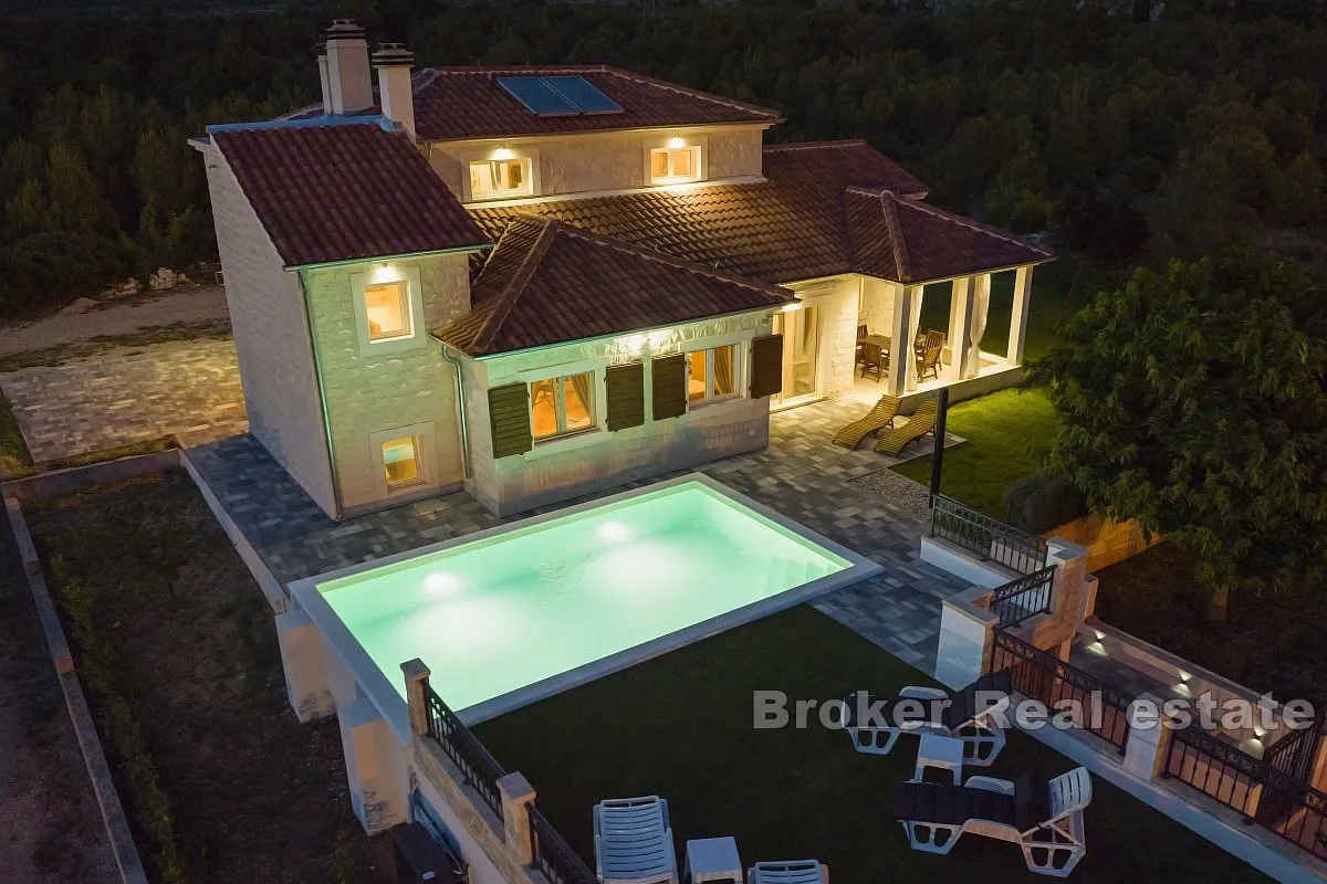 moderna vila s bazenom - slika 19
