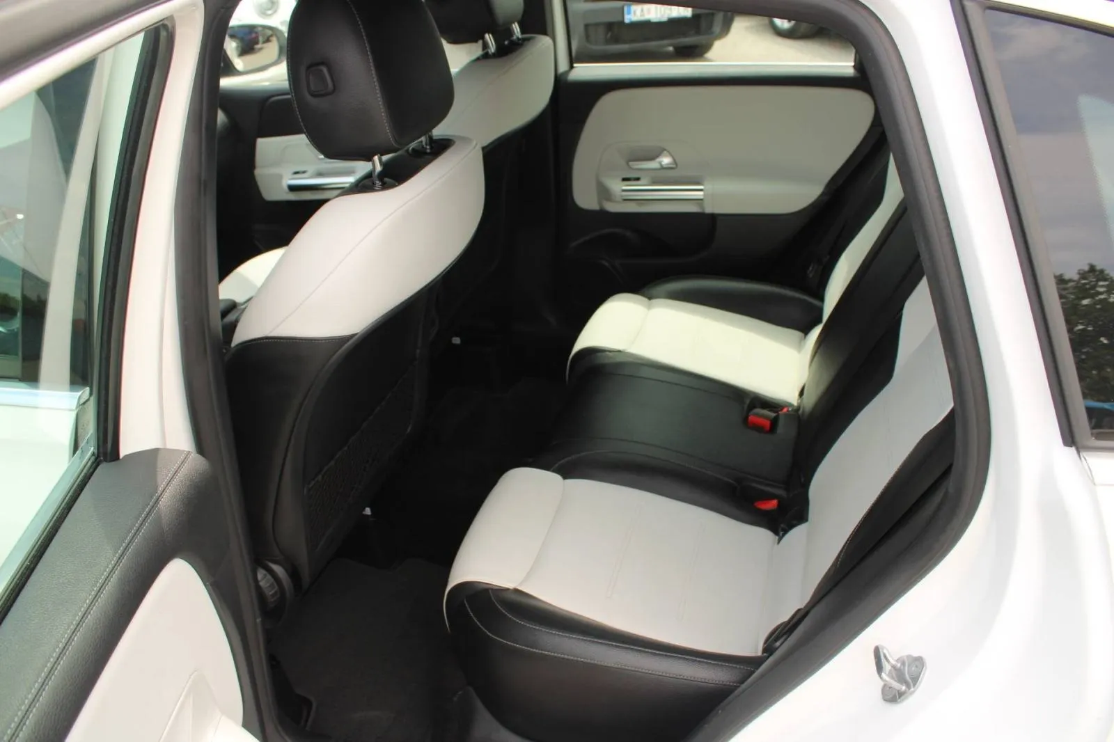 mercedes-benz klasa b 180d amg automatik *led, navigacija, kamera* - slika 10
