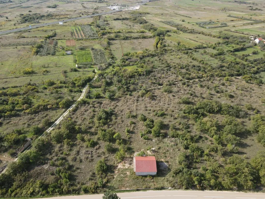 hrvatska, zemunik, zadar – 2.062 m² građevinskog zemljišta s kućom + 1.987 m² poljoprivrednog zemljišta u mirnoj zoni, 5 min od zračne luke - slika 6