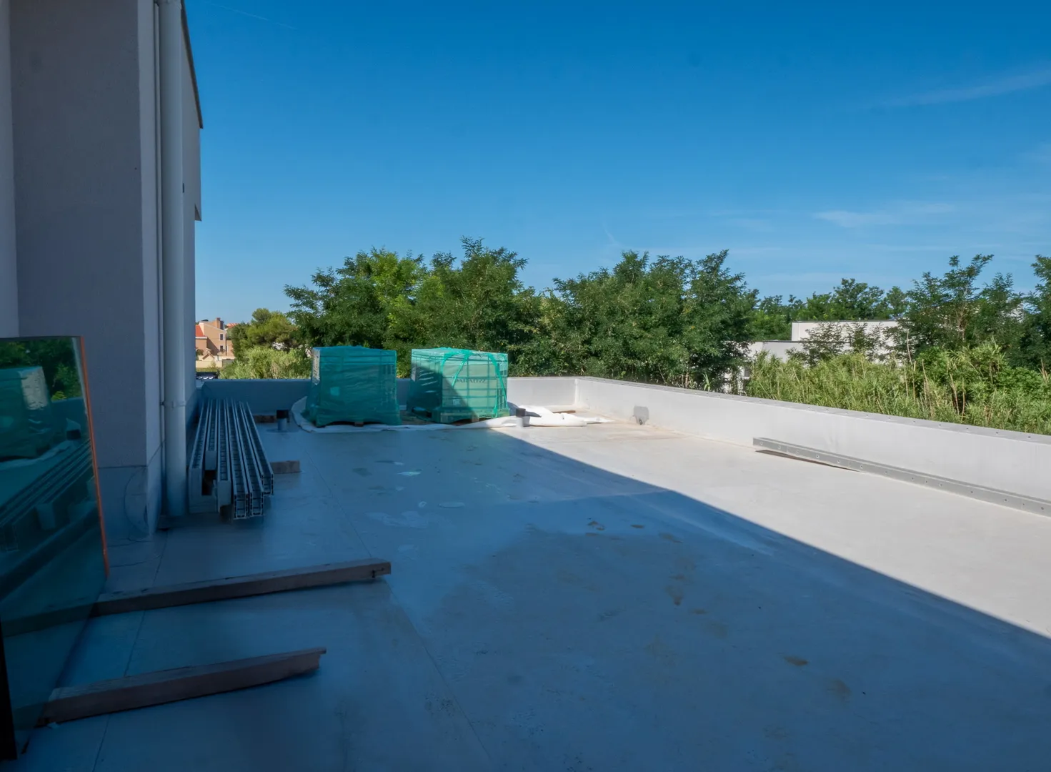 dvoetažni stan s krovnom terasom, 200 m od mora, privlaka - zadar - slika 10