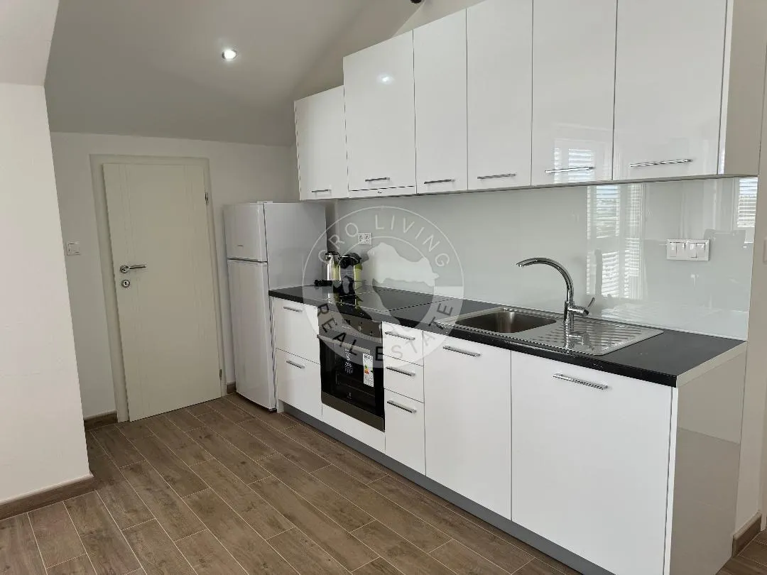 vodice , srima, moderna namještena kuća s četiri stana, apartmanom i bazenom - slika 12