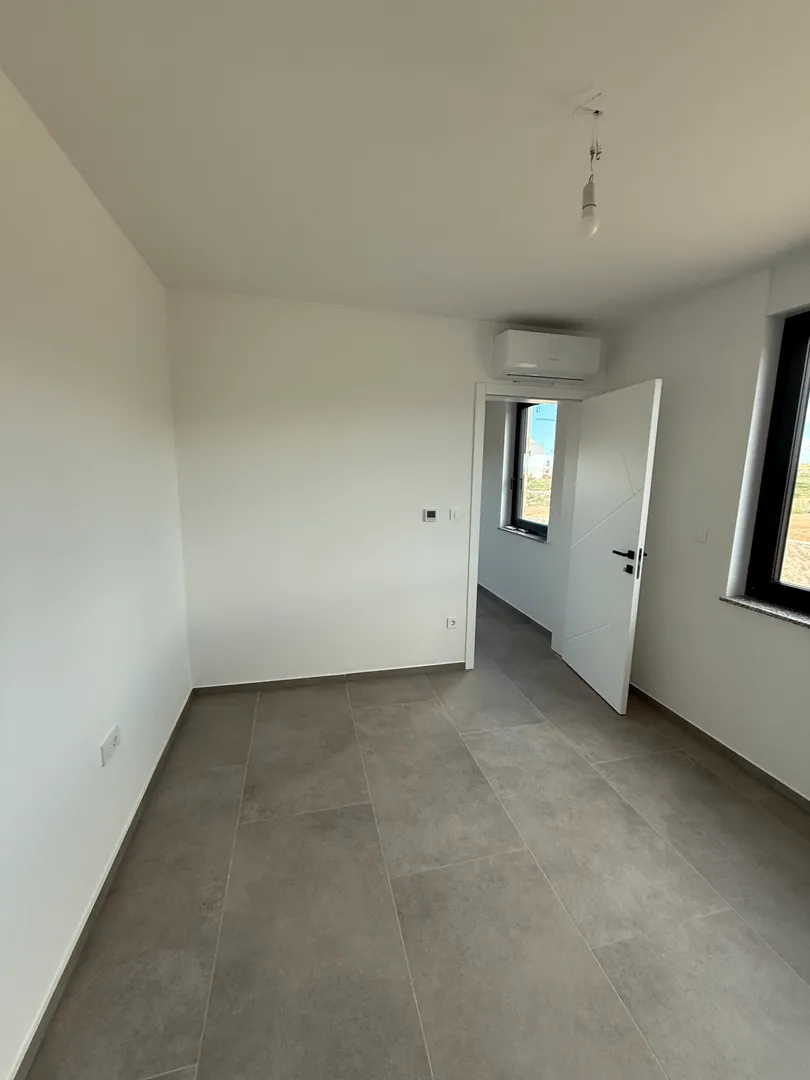 dvosobni stan s terasom i vrtom, 350 m od mora, povljana - pag - slika 8