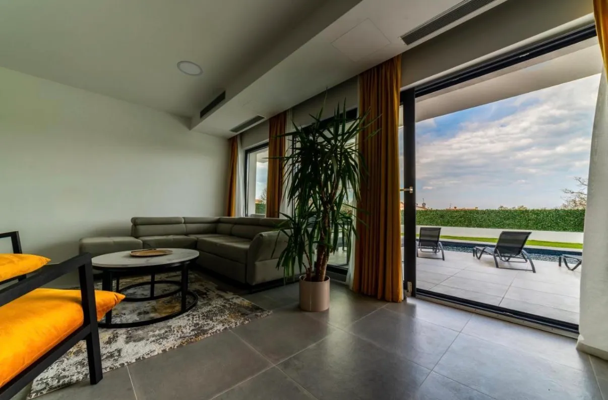 istra, luksuz i privatnost u srcu istre, vila sa bazenom 204 m2 - slika 3