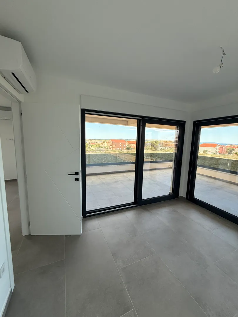 dvosobni stan s prpstranom terasom, 1. kat, 350 m od mora, povljana - pag - slika 11