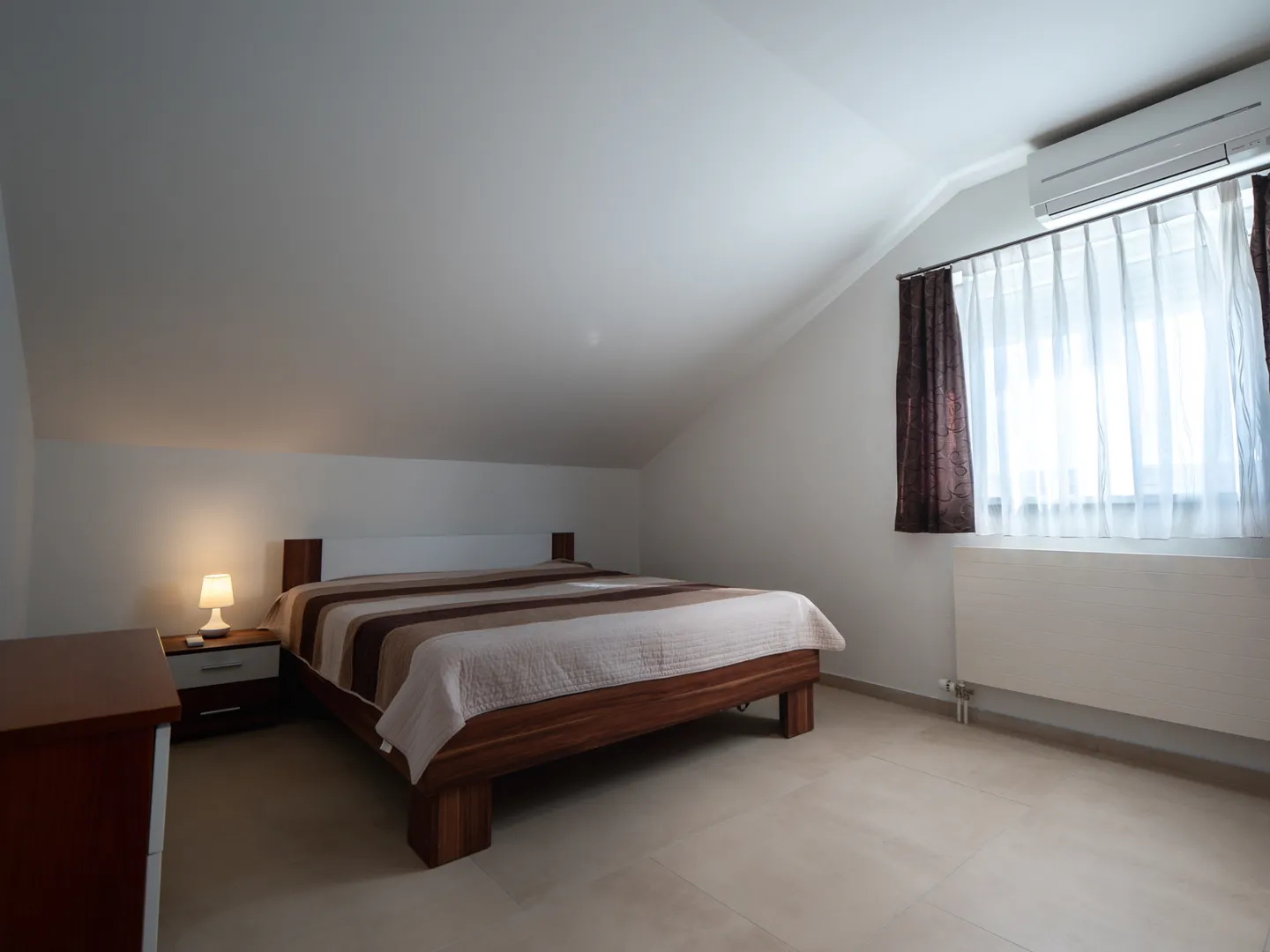 hrvatska, zadar, vrsi - prostrana moderna kuća s bazenom, kaminom i garažom, 152 m² stambena površina - slika 26