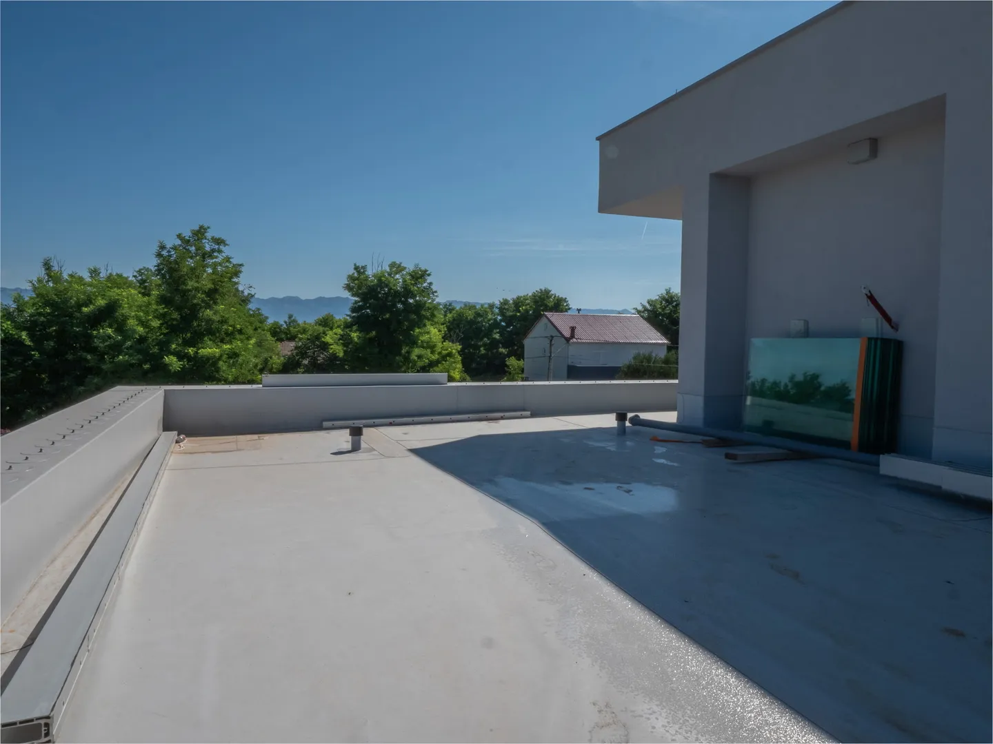 dvoetažni stan s krovnom terasom, 200 m od mora, privlaka - zadar - slika 8