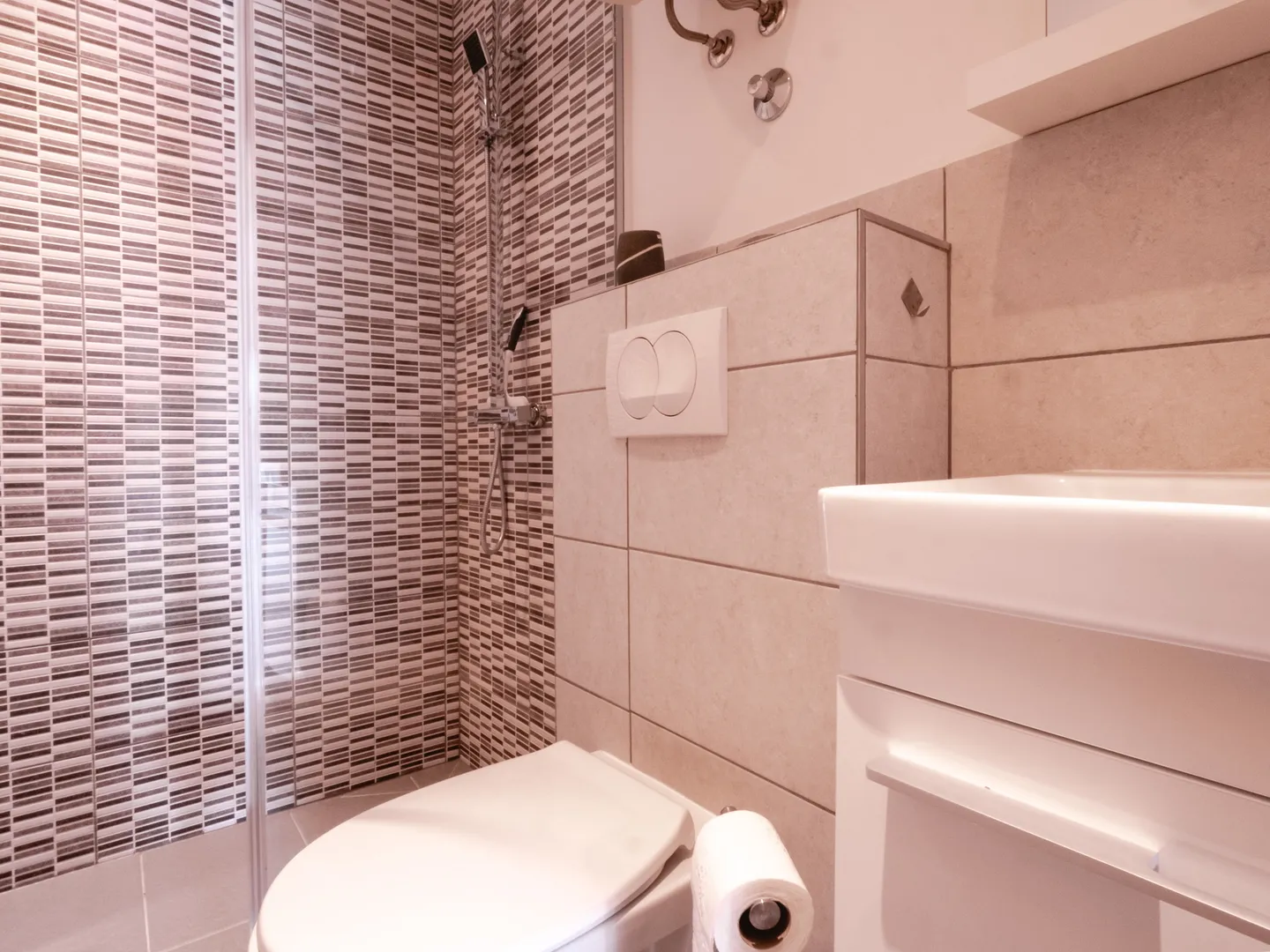 hrvatska, gradac kod makarske – kuća s 3 apartmana, parkingom, podrumom i pogledom na more, 192 m² - slika 28