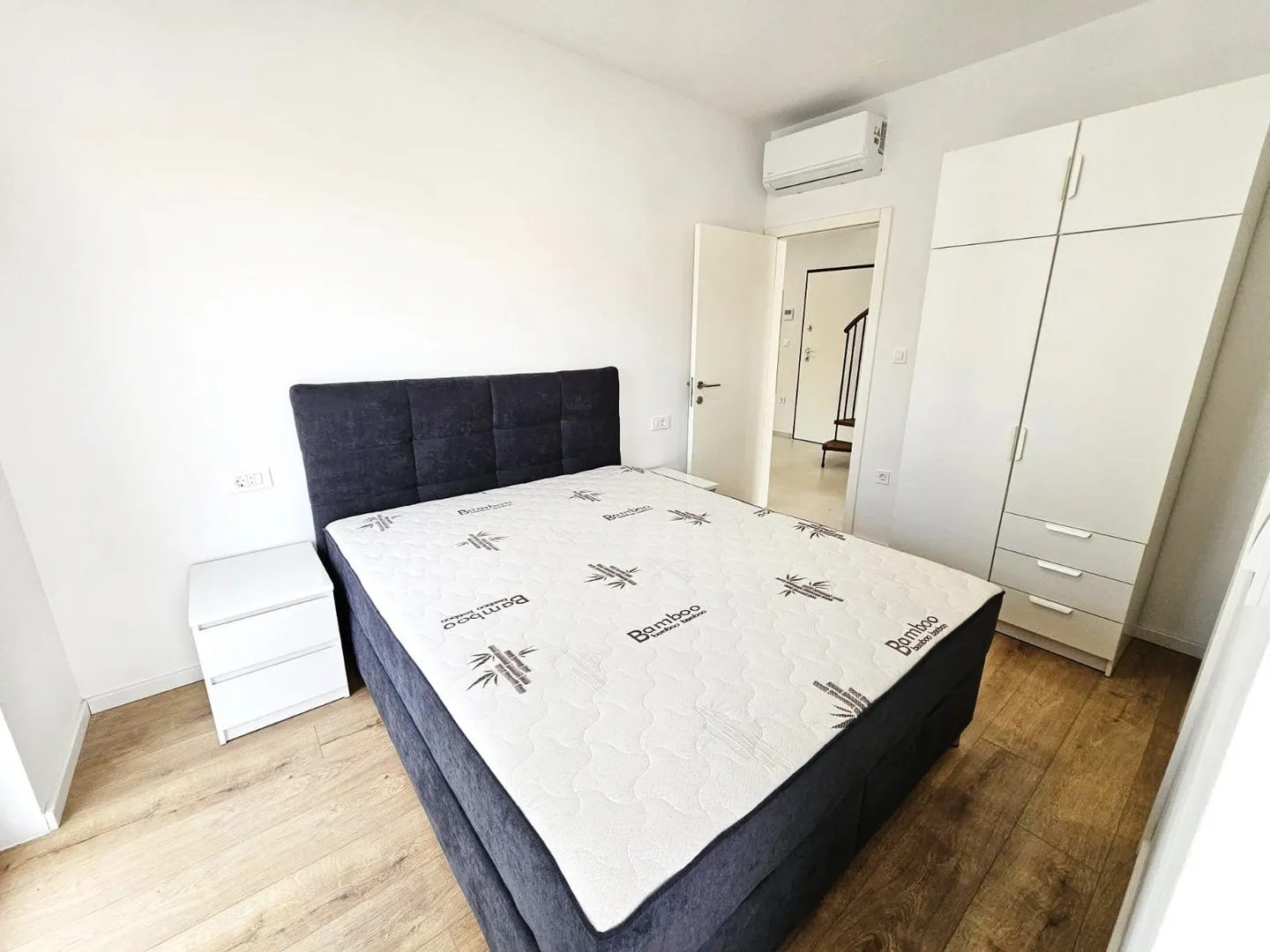 prvi red do mora – luksuzni penthouse 240 m² + krovna terasa 98 m² | srima – vodice - slika 12