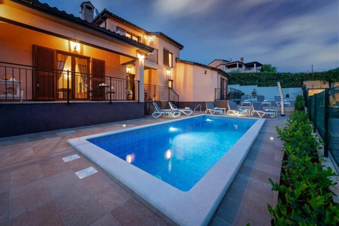Poreč, Jasenovica– moderna vila s bazenom u prirodnum ambijentu- na 744 m² zemljišta - Jasenovica, Poreč