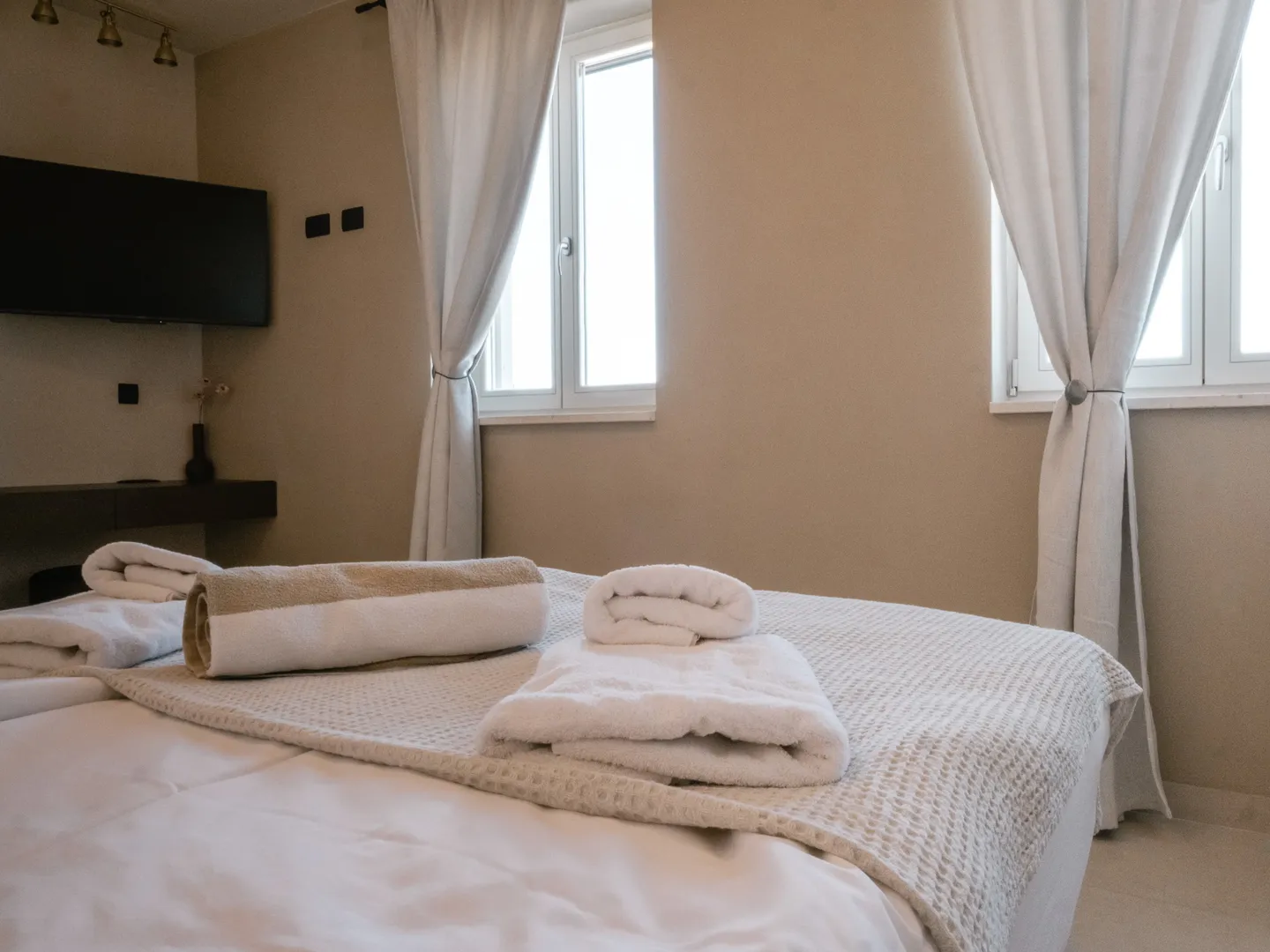 luksuzna vila s bazenom, prvi red do mora, nin - zadar - slika 25