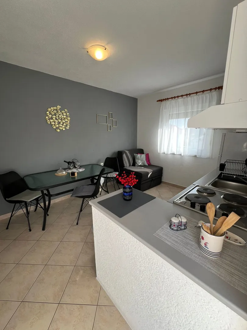 otok čiovo, okrug gornji- kuća s apartmanima, 80 m od mora i 8 km od zračne luke - slika 17