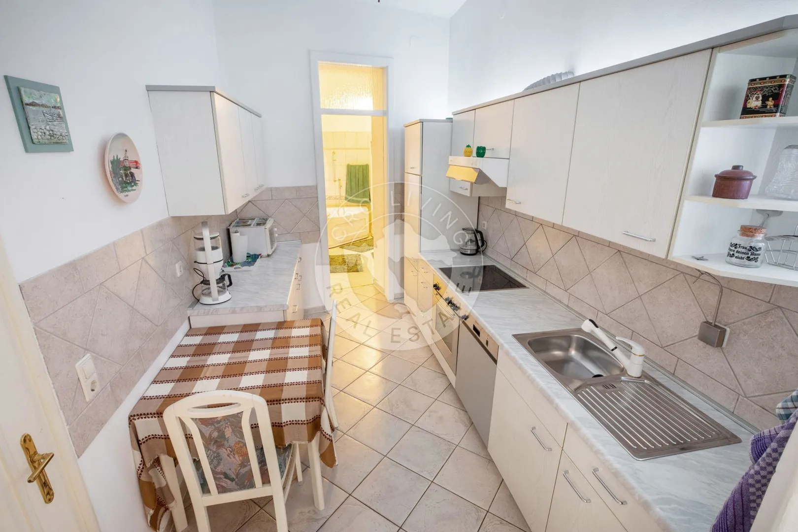 crikvenica, kuća 498 m2, tri stana apartmana jedan stan i dva poslovna prostora - slika 6