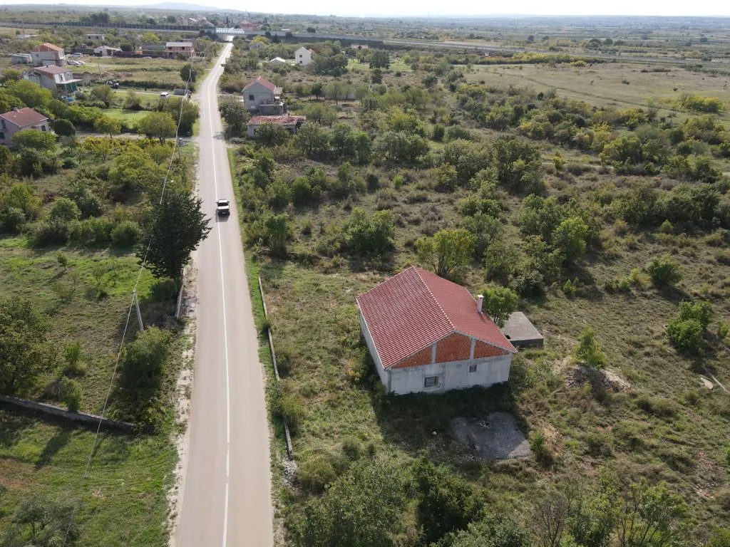 hrvatska, zemunik, zadar – 2.062 m² građevinskog zemljišta s kućom + 1.987 m² poljoprivrednog zemljišta u mirnoj zoni, 5 min od zračne luke - slika 4