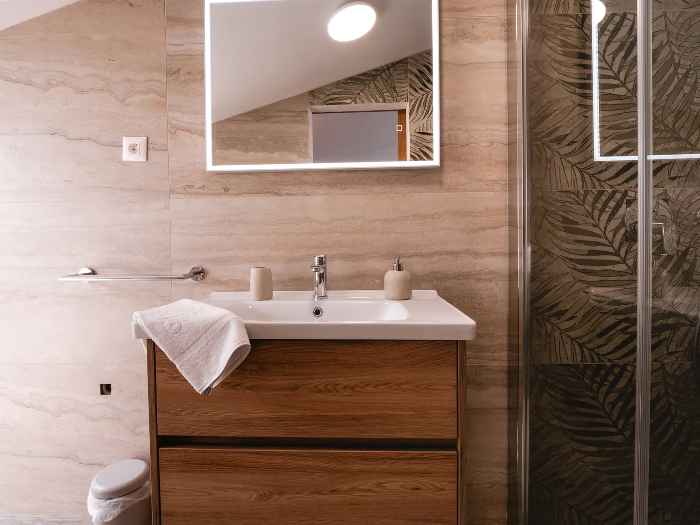 luksuzan penthouse, prvi red do mora, komplet opremljen, pag - povljana - slika 21