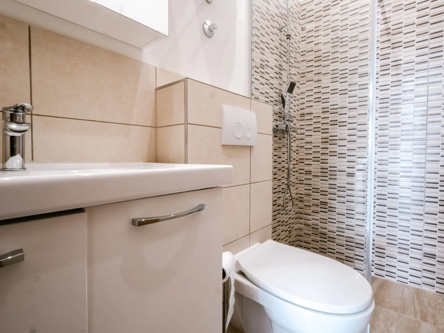 hrvatska, gradac kod makarske – kuća s 3 apartmana, parkingom, podrumom i pogledom na more, 192 m² - slika 4