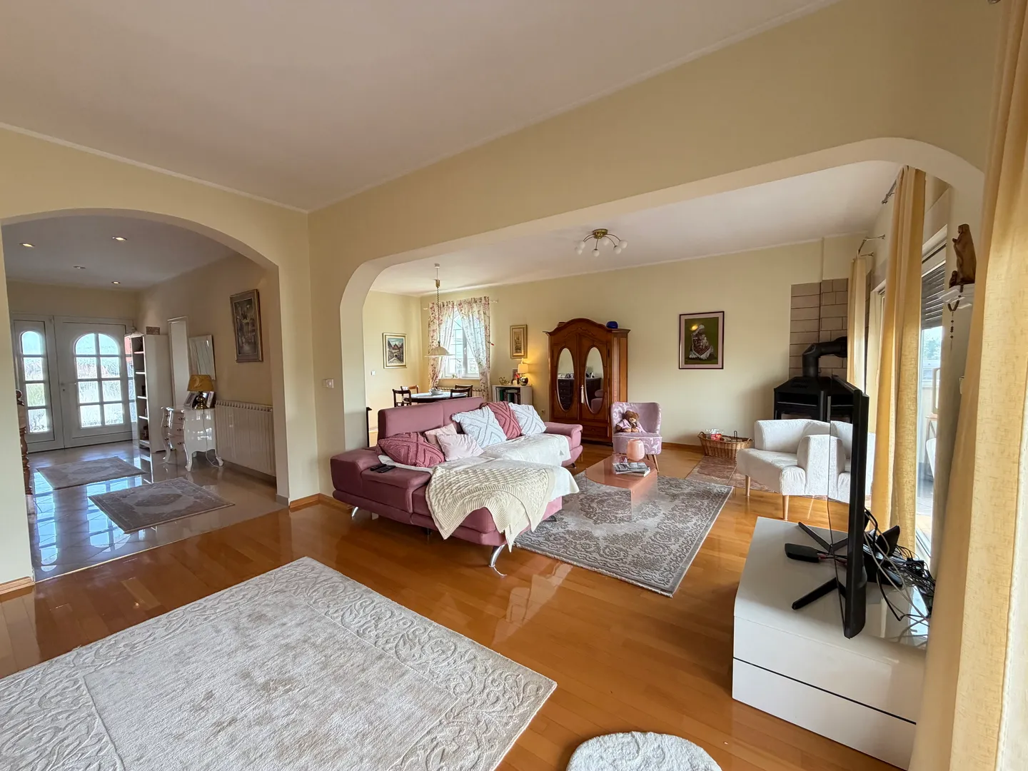 zagreb, dubrava-novoselec, kuća s dva stana 358 m2, na parceli od 911 m2 - slika 6