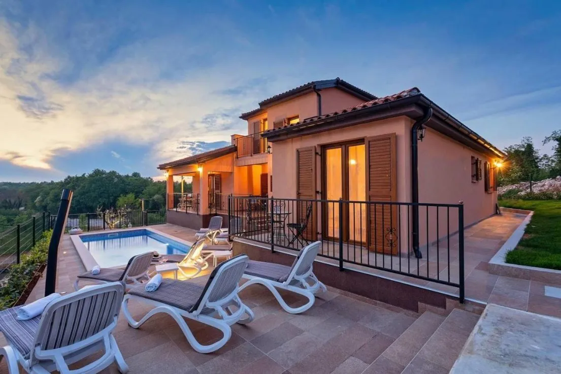 Poreč, Jasenovica– moderna vila s bazenom u prirodnum ambijentu- na 744 m² zemljišta - Jasenovica, Poreč