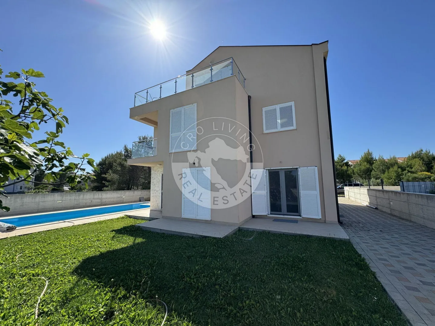 vodice , srima, moderna namještena kuća s četiri stana, apartmanom i bazenom - slika 19