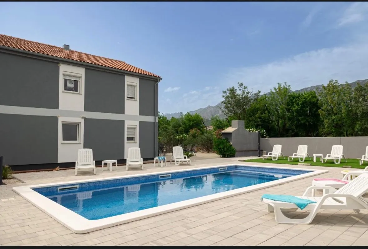 seline, kuća sa bazenom, 4 apartmana u mirnom okruženju - slika 27