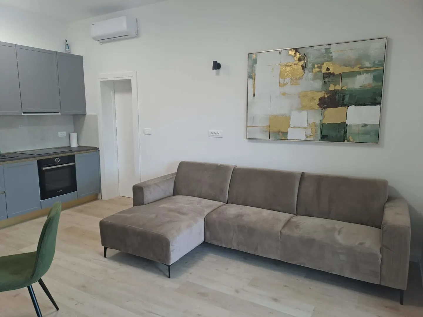 samostojeća kuća s 3 stambene jedinice, 900 m od mora, mirna i tiha pozicija, vrsi - slika 22