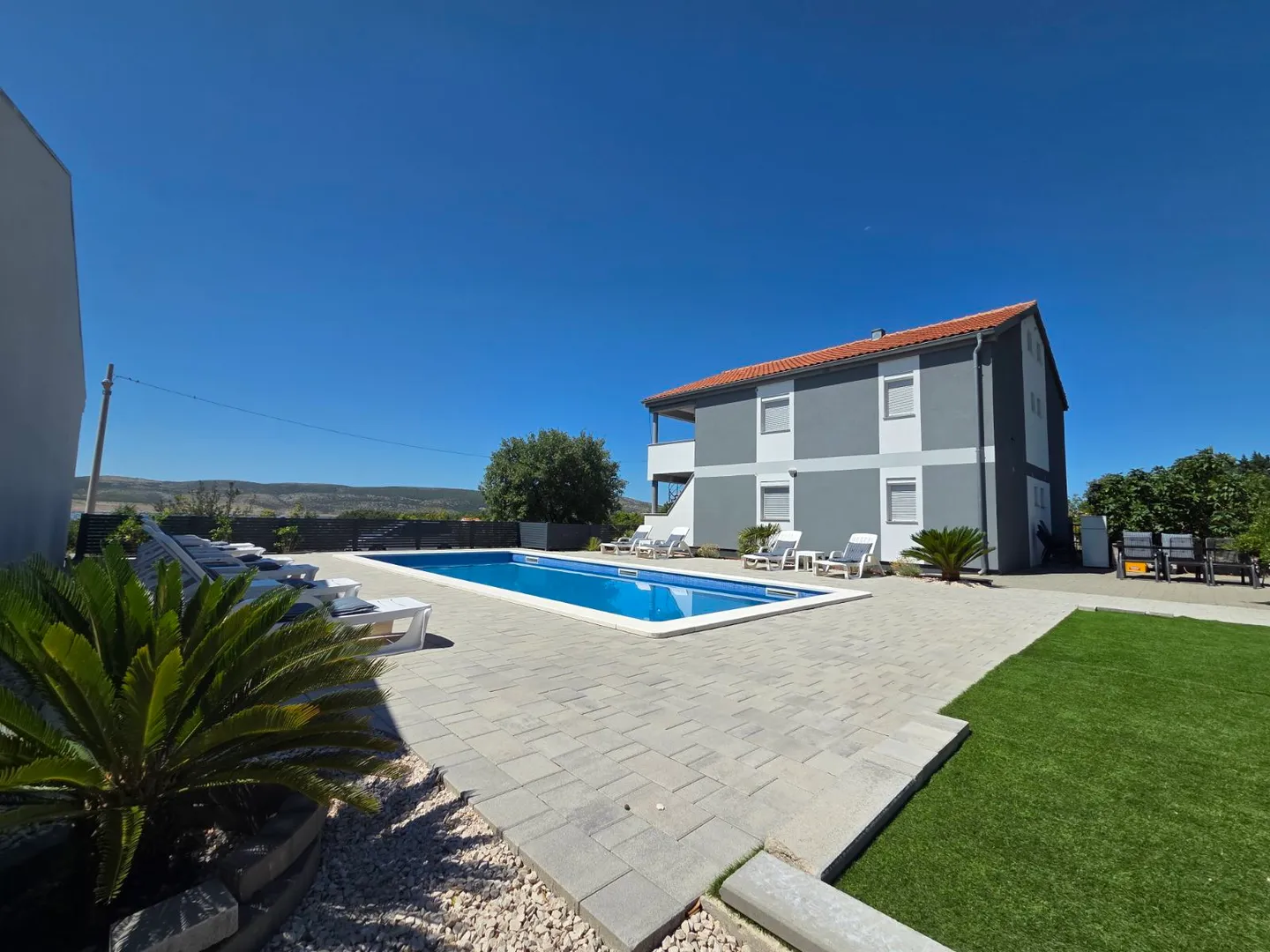 Seline, kuća sa bazenom, 4 apartmana u mirnom okruženju - Kneževići, Starigrad Paklenica