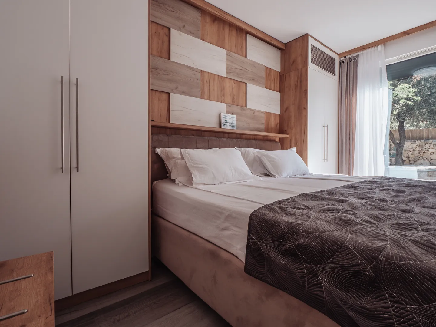 hrvatska, pag, mandre – ekskluzivna dizajnerska kuća s bazenom, podrumom i vrtom, 122 m² - slika 6