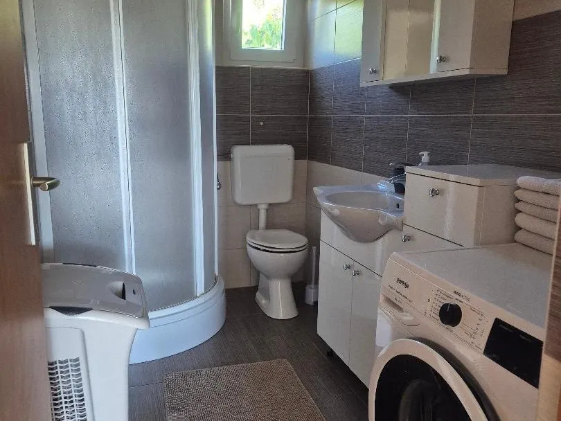 seline, kuća sa bazenom, 4 apartmana u mirnom okruženju - slika 16