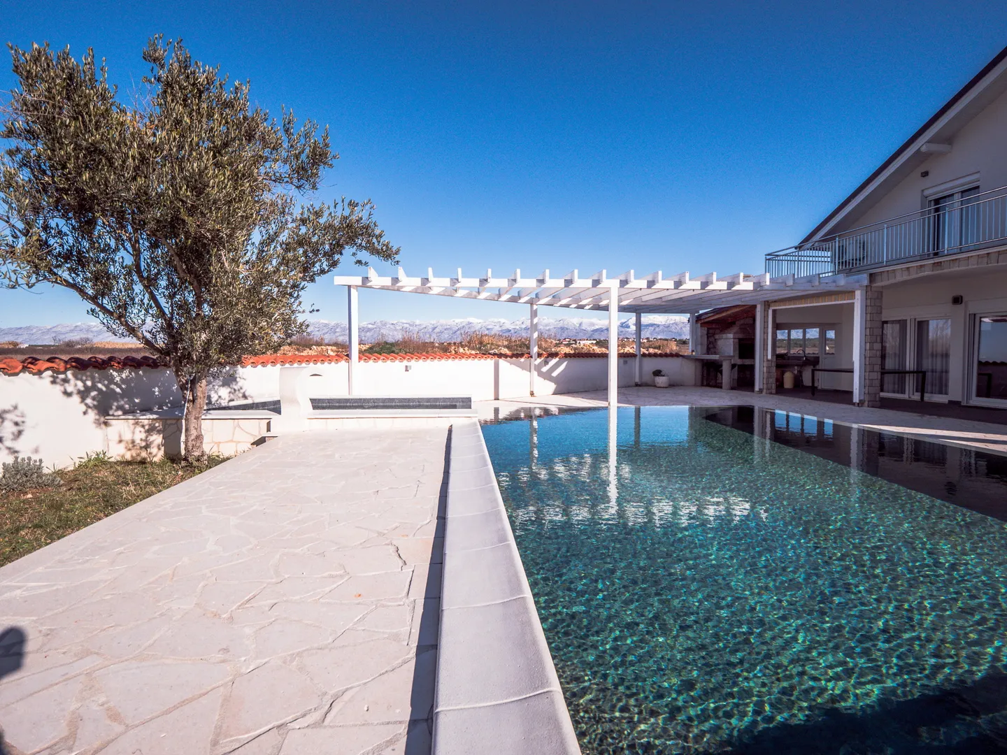 Hrvatska, Zadar, Vrsi - Prostrana moderna kuća s bazenom, kaminom i garažom, 152 m² stambena površina - Grbe, Nin
