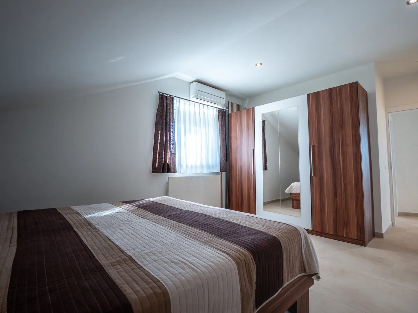 hrvatska, zadar, vrsi - prostrana moderna kuća s bazenom, kaminom i garažom, 152 m² stambena površina - slika 48