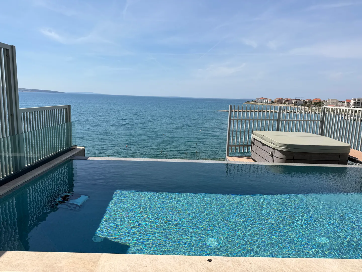 pag, povljana, stan 100 m2, prvi red i pogled na more, bazen, jacuzzi, fitness studio - slika 12