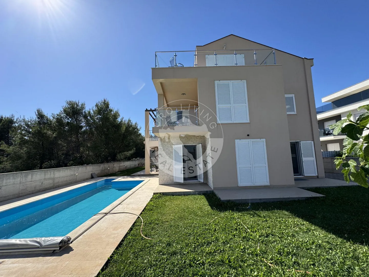 vodice , srima, moderna namještena kuća s četiri stana, apartmanom i bazenom - slika 17