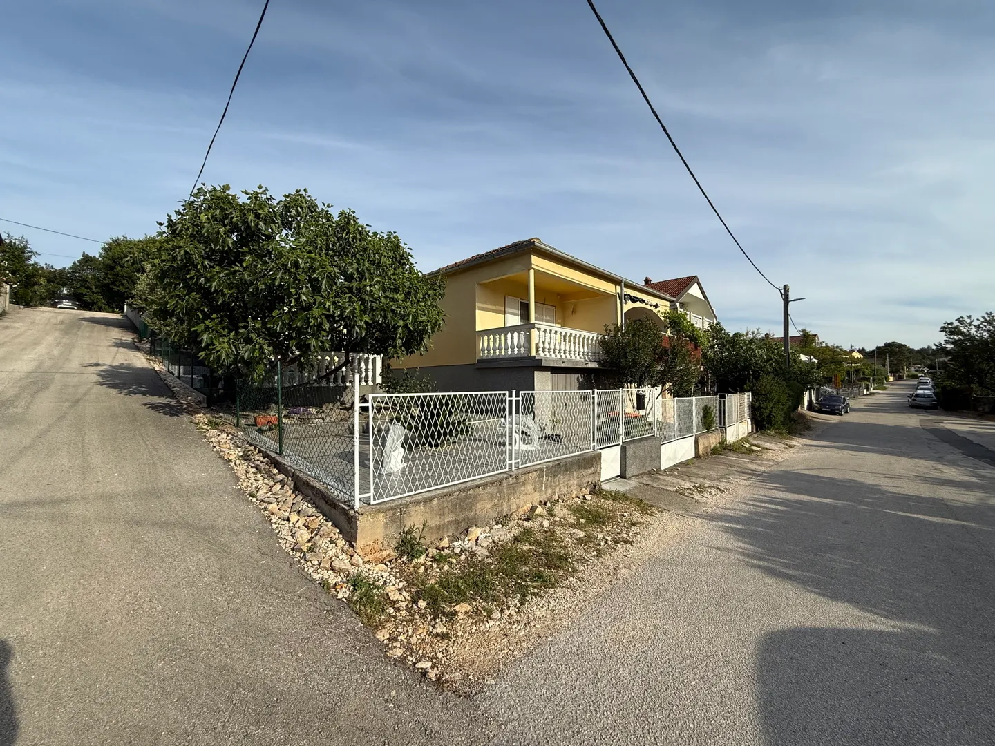 Hrvatska, Zadar, Gornji Karin, 400 m od mora, polovica dvojne kuće, 1 spavaća soba - 51,44m2, pogled na more, garaža i vrt - Gornji Karin, Obrovac