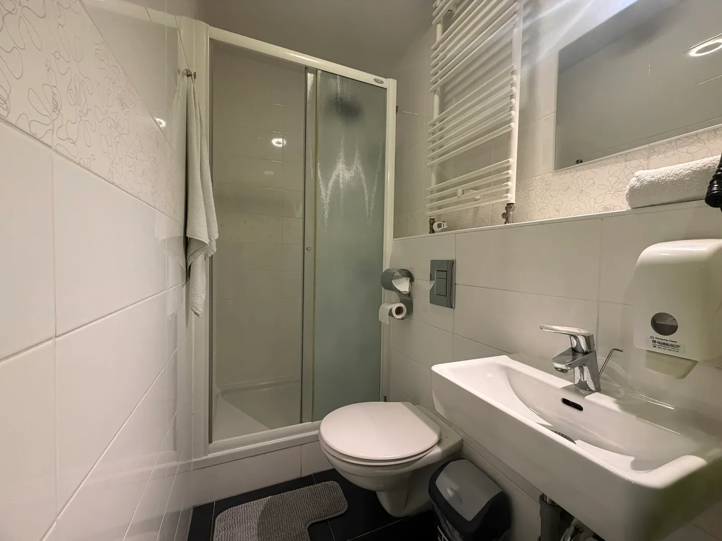 prodaja: hostel u centru zagreba - slika 13