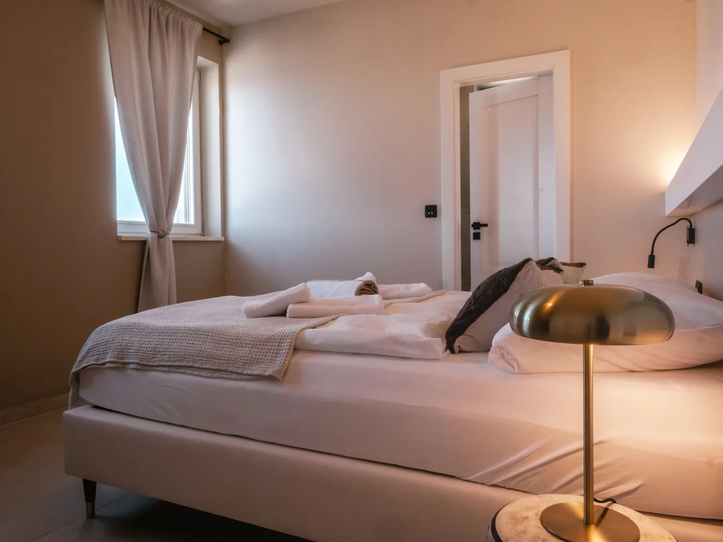 luksuzna vila s bazenom, prvi red do mora, nin - zadar - slika 13