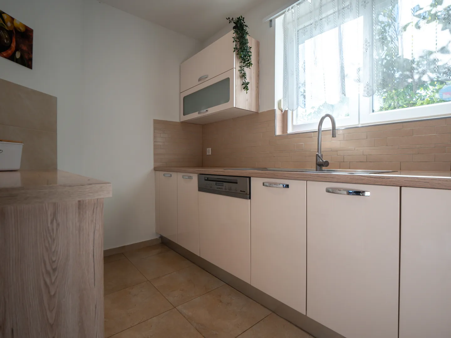 hrvatska, zadar, vrsi - prostrana moderna kuća s bazenom, kaminom i garažom, 152 m² stambena površina - slika 12