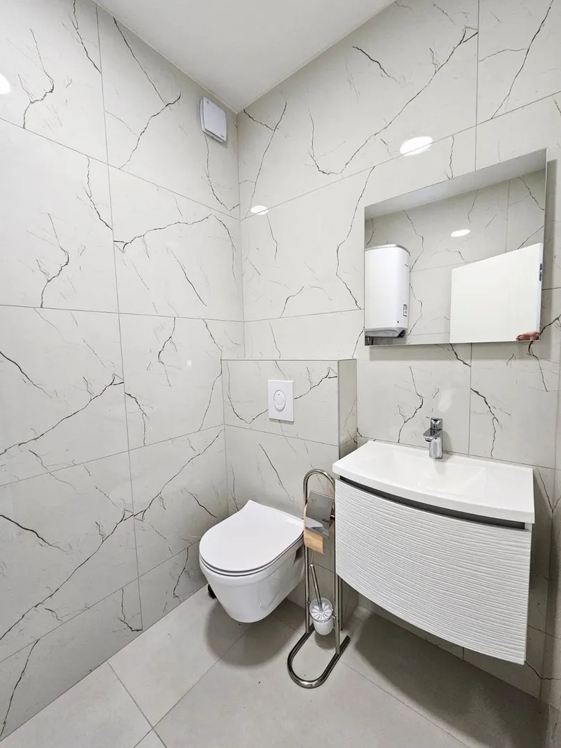 prvi red do mora – luksuzni penthouse 240 m² + krovna terasa 98 m² | srima – vodice - slika 18