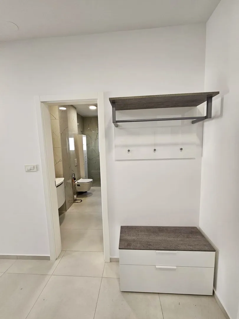 prvi red do mora – luksuzni penthouse 240 m² + krovna terasa 98 m² | srima – vodice - slika 13