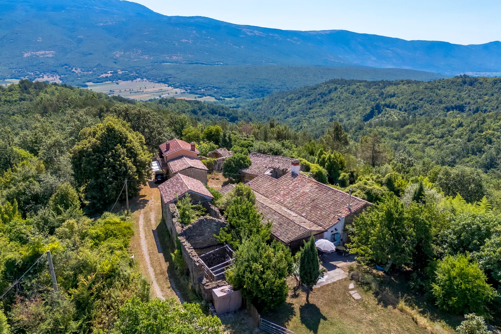 istra,imanje na prodaju, oaza mira priroda i privatnost na površini od 20 000 m2 - slika 2