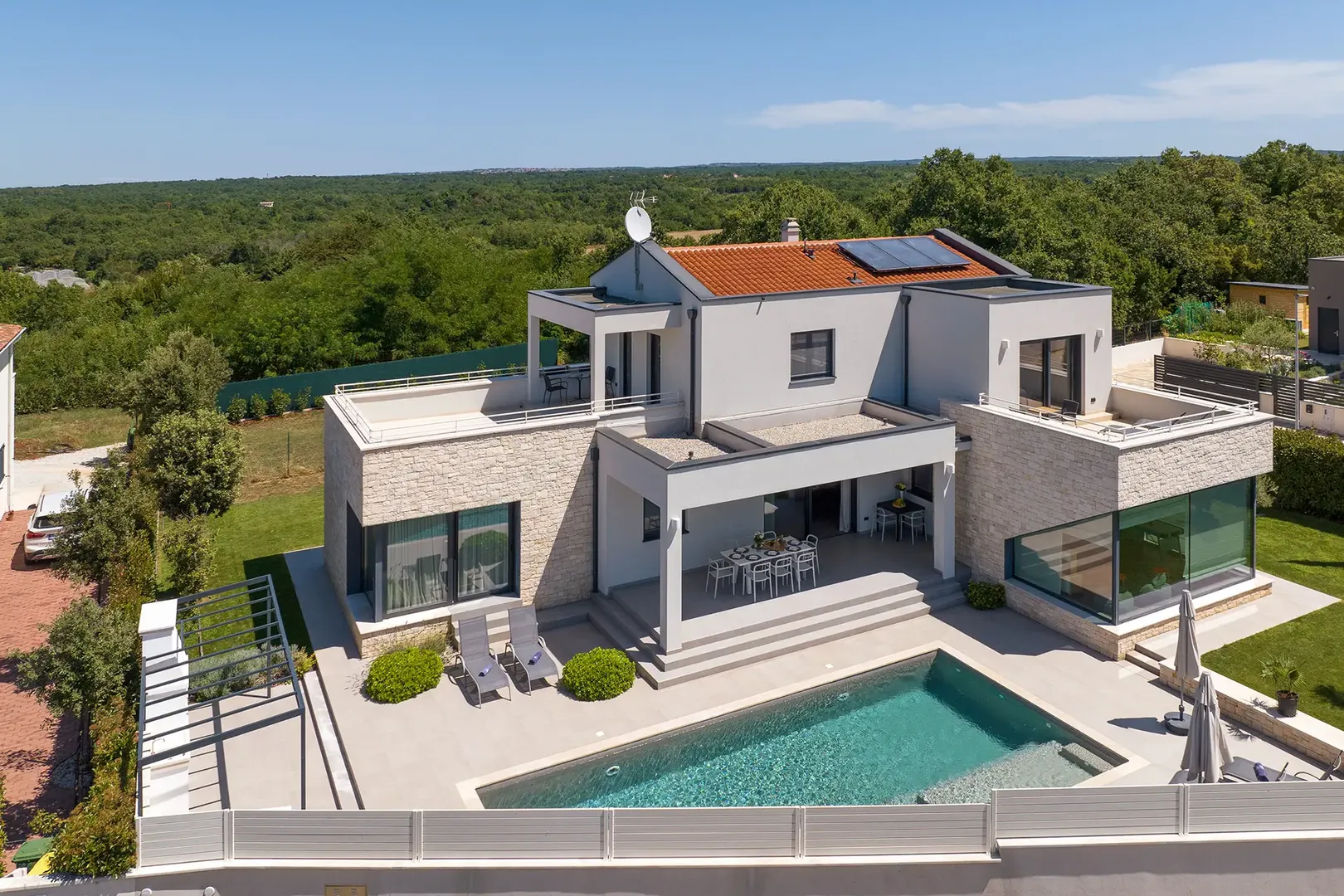 Hrvatska, Poreč, Varvari – potpuno namještena luksuzna vila s bazenom, 280 m²