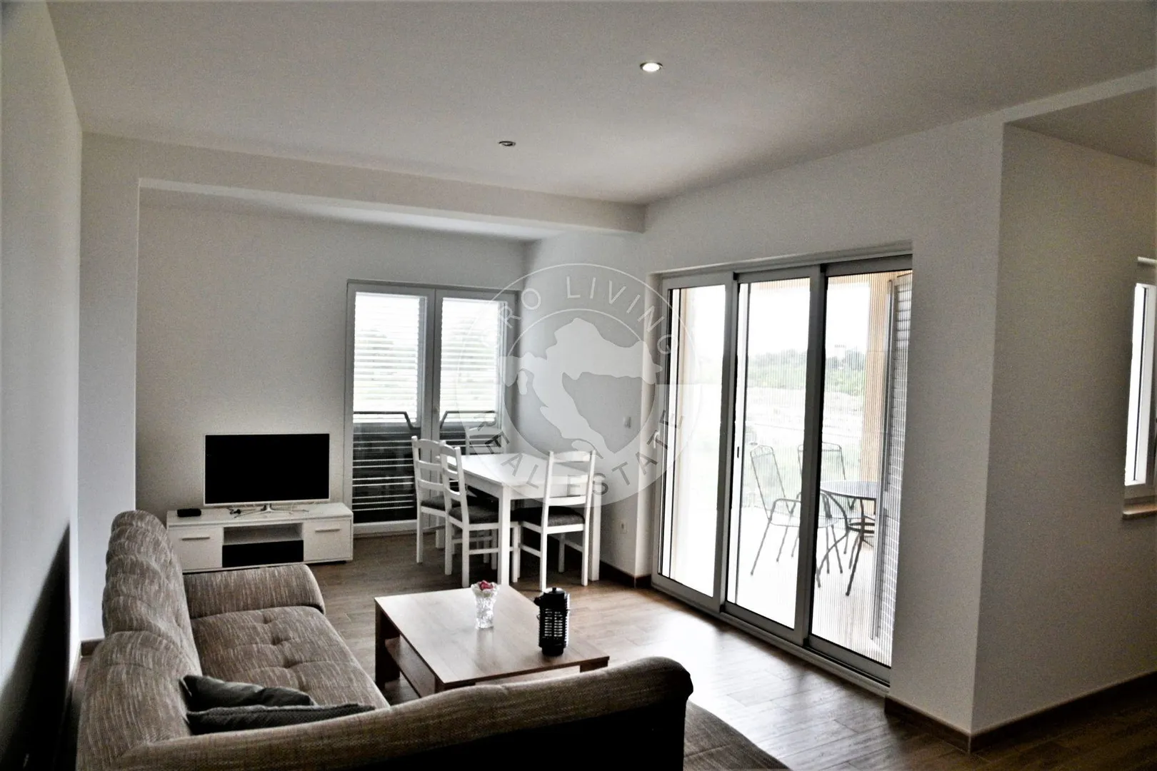 vodice , srima, moderna namještena kuća s četiri stana, apartmanom i bazenom - slika 9