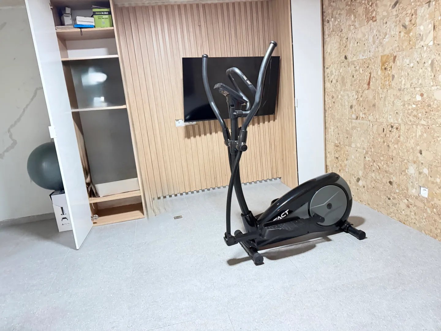 pag, povljana, stan 100 m2, prvi red i pogled na more, bazen, jacuzzi, fitness studio - slika 17