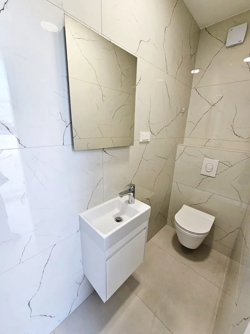 prvi red do mora – luksuzni penthouse 240 m² + krovna terasa 98 m² | srima – vodice - slika 16