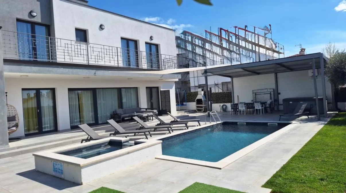 istra, luksuz i privatnost u srcu istre, vila sa bazenom 204 m2 - slika 21