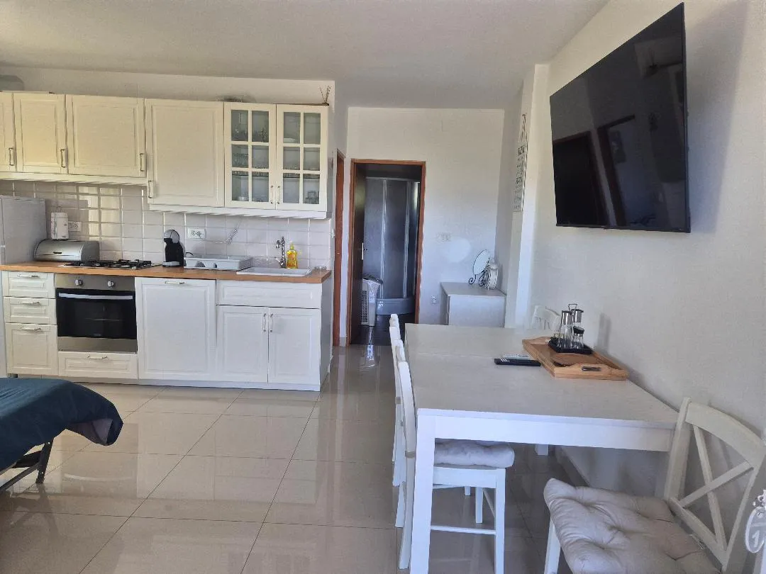 seline, kuća sa bazenom, 4 apartmana u mirnom okruženju - slika 13