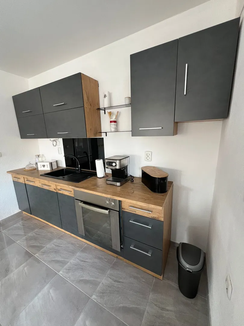 otok čiovo, okrug gornji- kuća s apartmanima, 80 m od mora i 8 km od zračne luke - slika 2