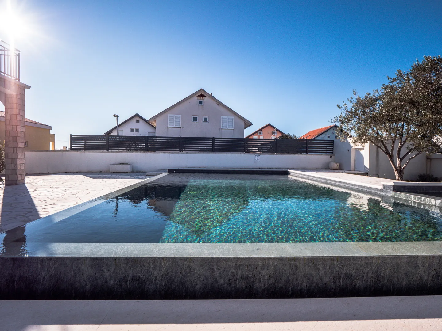 hrvatska, zadar, vrsi - prostrana moderna kuća s bazenom, kaminom i garažom, 152 m² stambena površina - slika 9