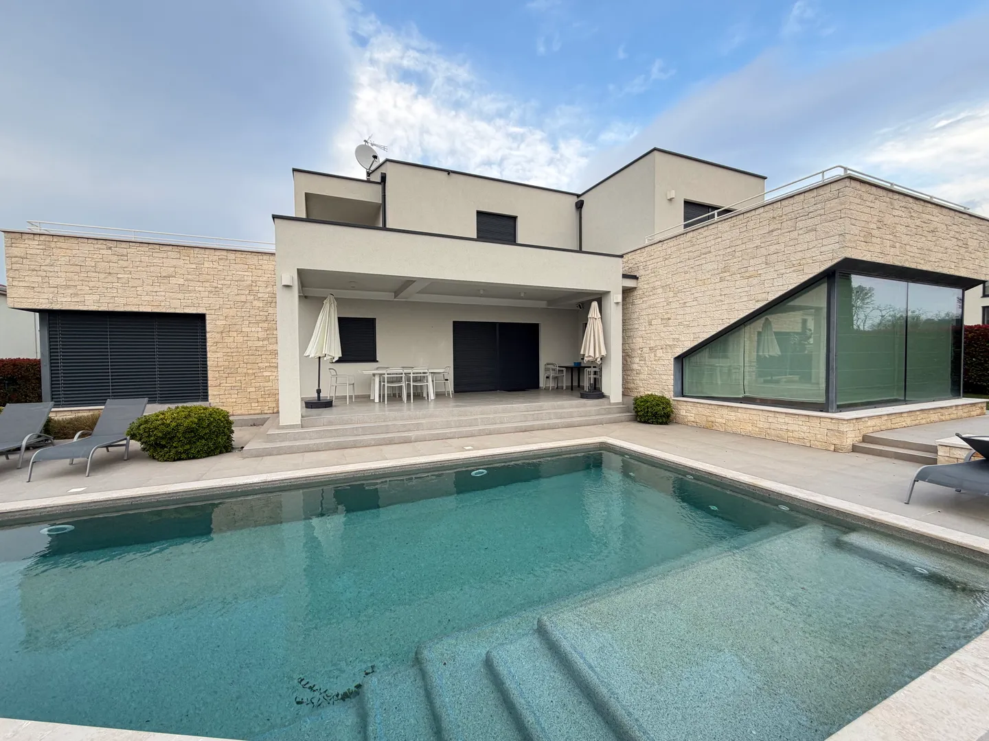 hrvatska, poreč, varvari – potpuno namještena luksuzna vila s bazenom, 280 m² - slika 31