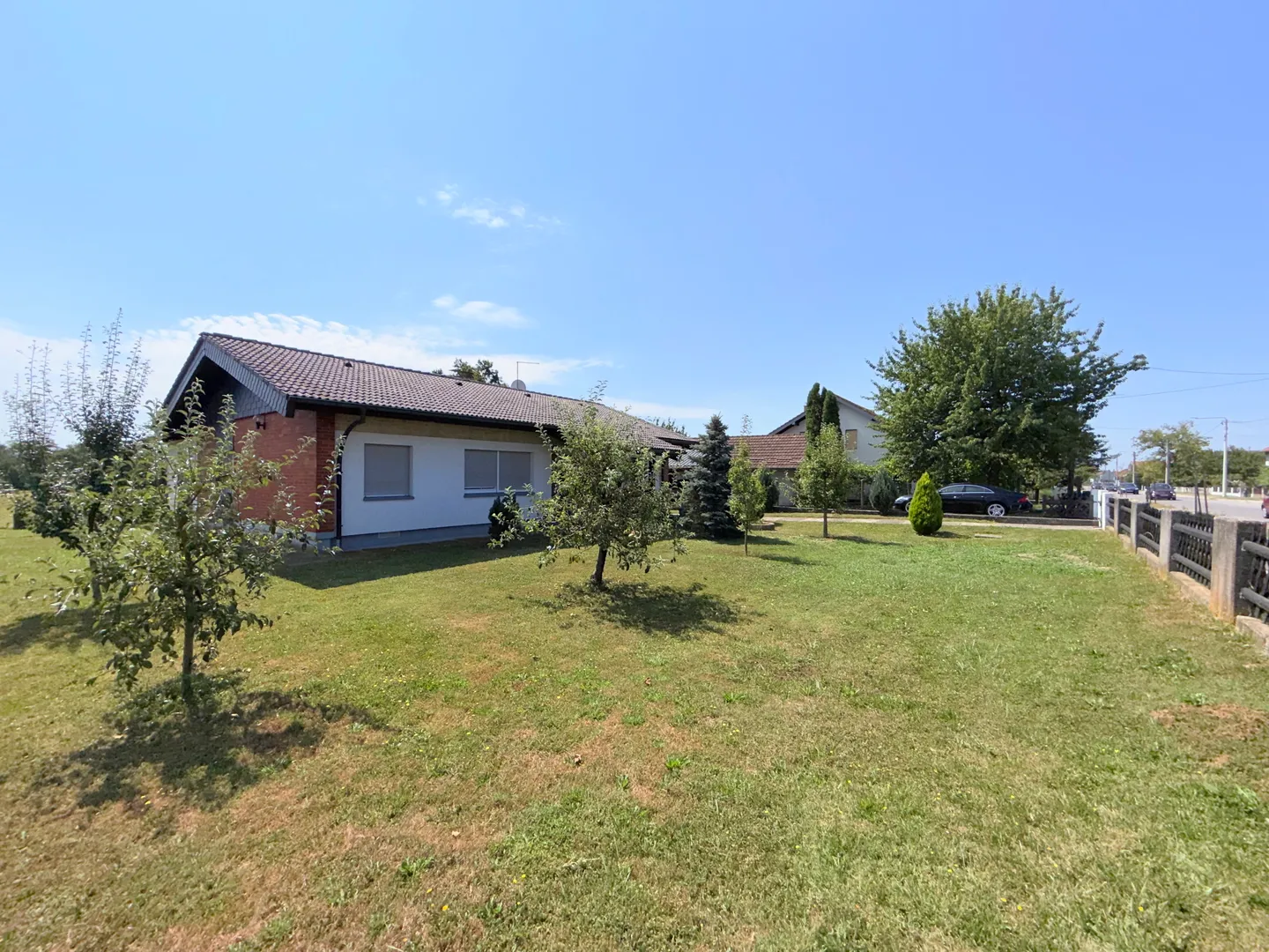 kloštar ivanić - uređena prizemnica s 3 spavaće sobe, garažom i parcelom od 2.054 m2 - slika 34