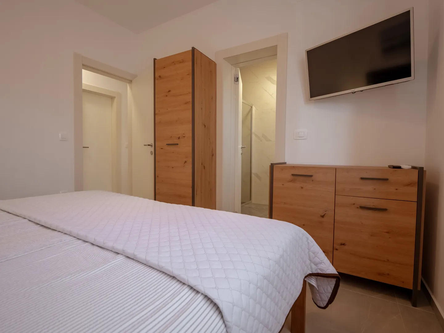 hrvatska, zadar, vir, 4 apartmana, visokokvalitetna i održavana, potpuno opremljena i namještena, investicijska nekretnina blizu mora - slika 24