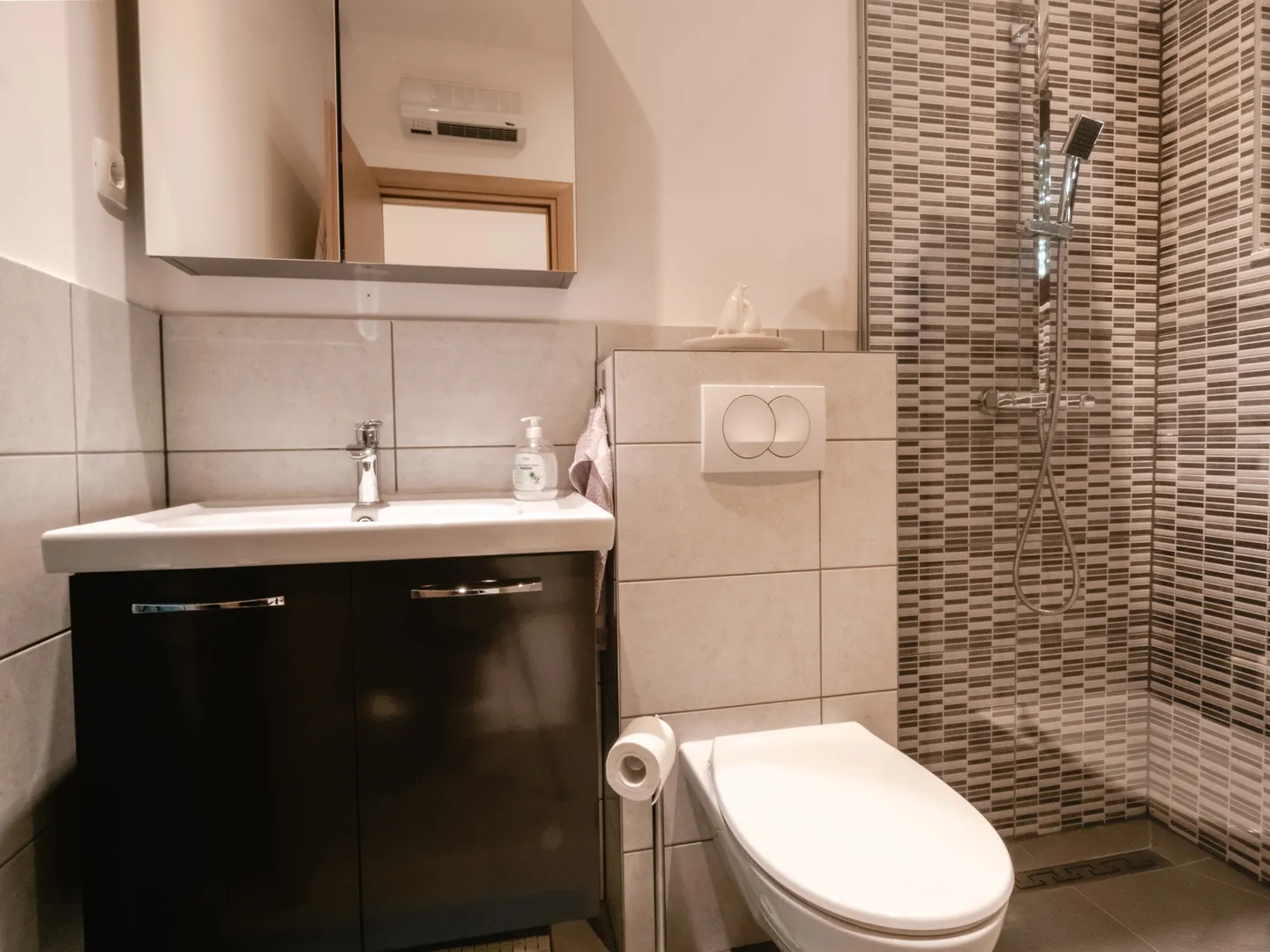 hrvatska, gradac kod makarske – kuća s 3 apartmana, parkingom, podrumom i pogledom na more, 192 m² - slika 52